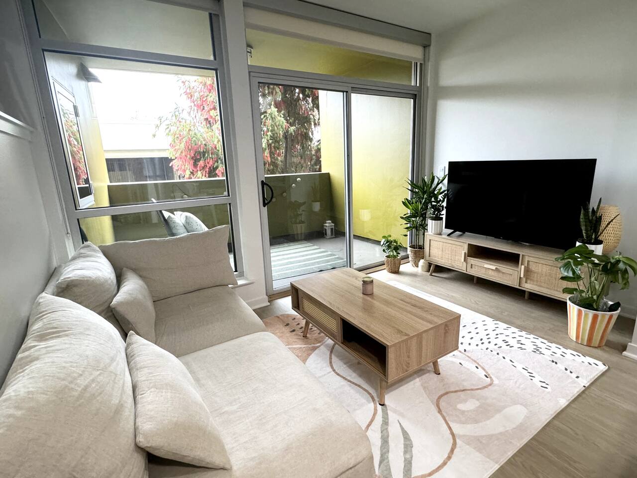 Charming 1-Bedroom Apartment 5 mins to Beach