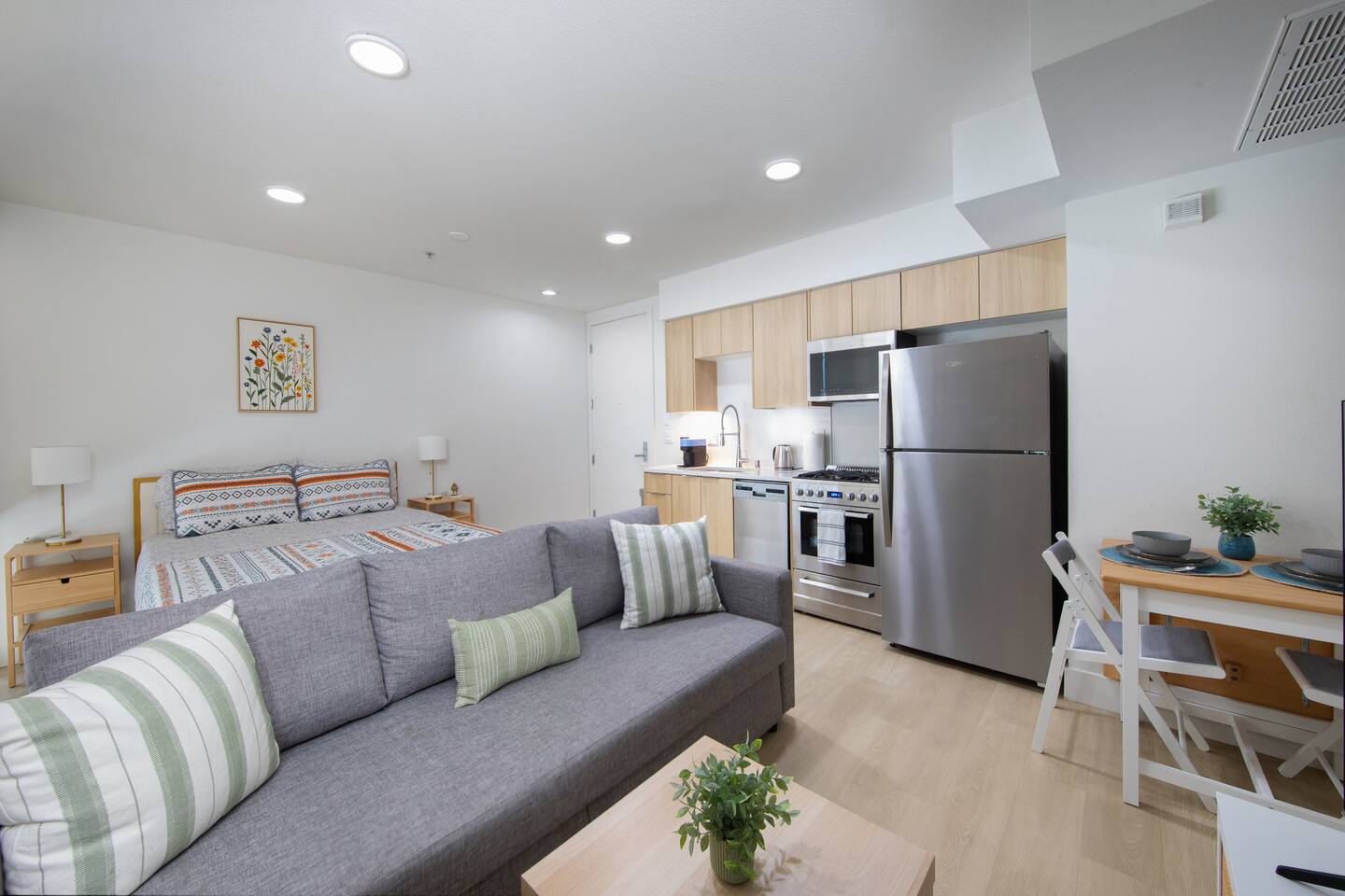 Beautiful Studio in Santa Monica!