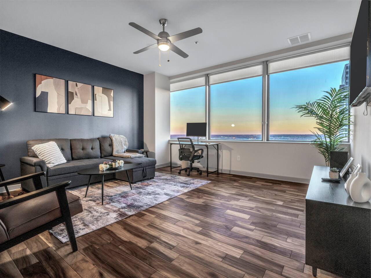 2 Bed 2 Bath-Private Apt DT Core+King Bed+Pool