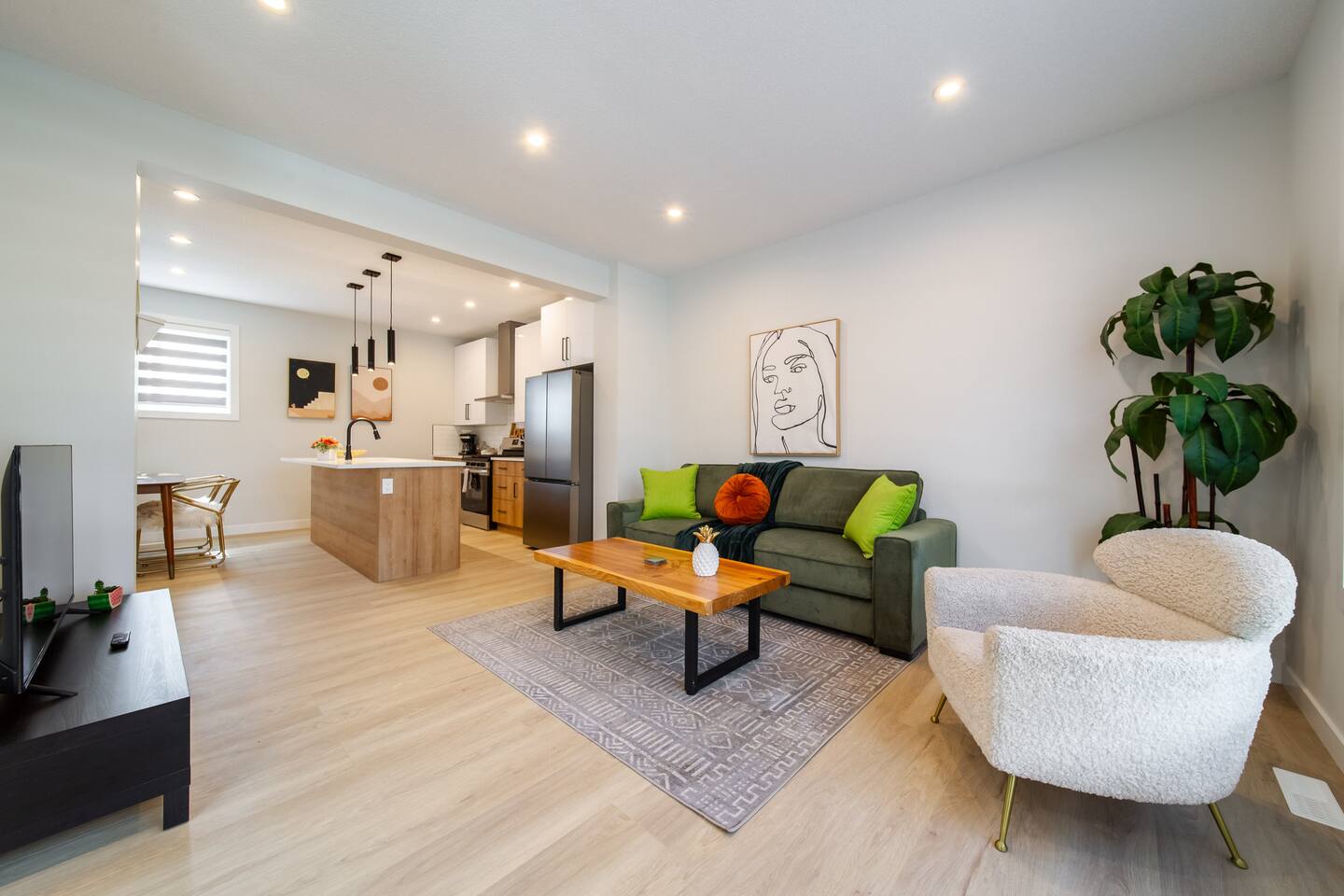 #RusticModern3CornerSuite|KingBED|Parking|WEM|wifi