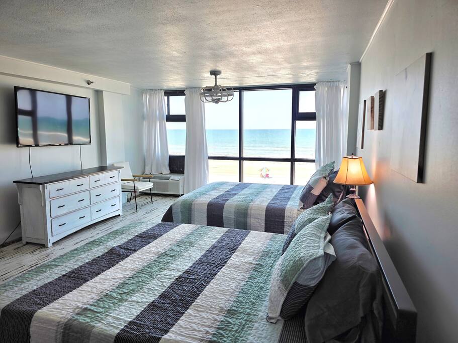 Fabulous Oceanfront Studio w/kitchen, tiki bar
