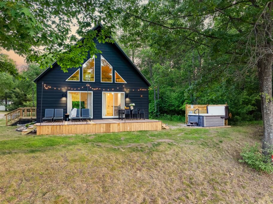 Riverfront Chalet w/ Firepit & Hot Tub
