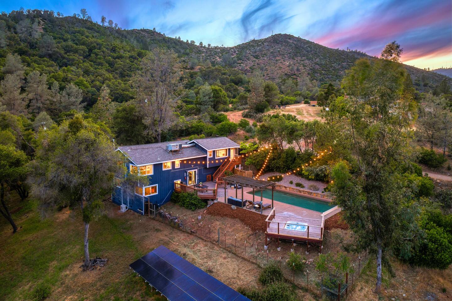 Yosemite Oasis w/ Hot Tub, Pool, Game Room & Views