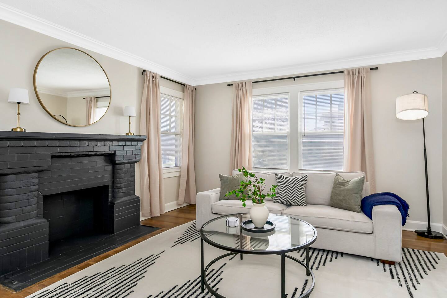 Cozy 4BR Near Hospitals, UMKC, Brookside, & Plaza