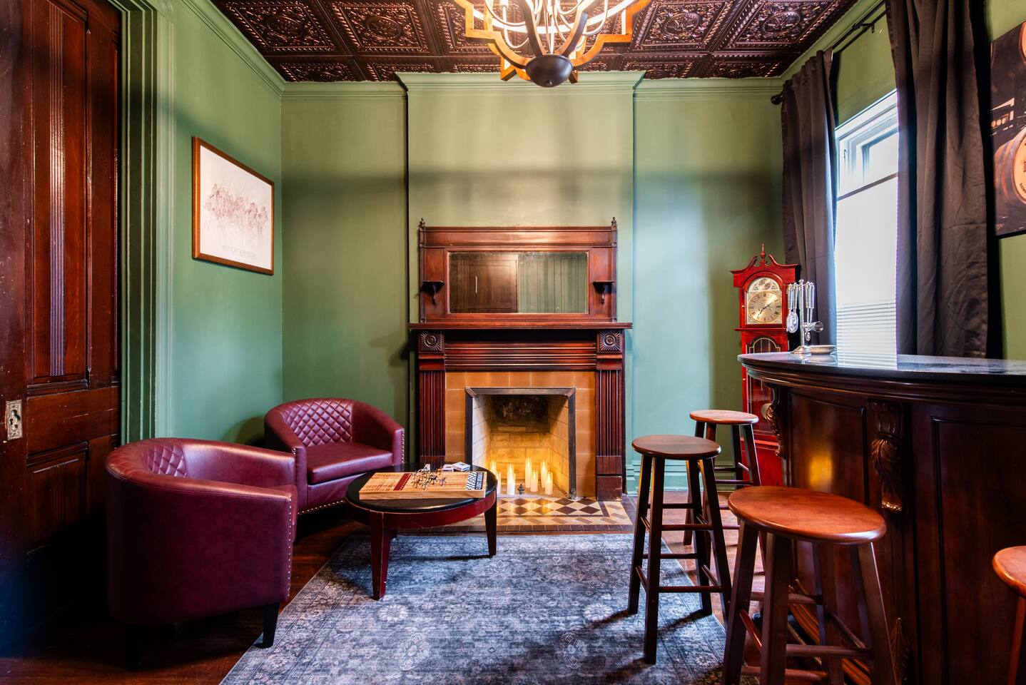 Mint Julep Suite & Bourbon Room | Sleeps 2
