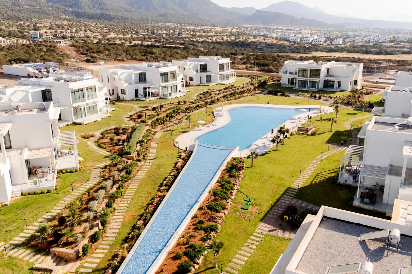 Exklusives Apartment – Spa, Gym, Pool & Terrasse