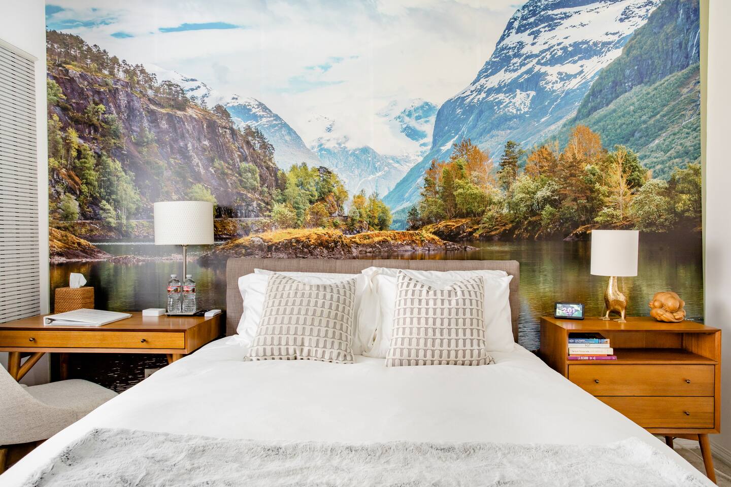 ✪ Sunny Hollywood Home w/Parking - Walk Everywhere