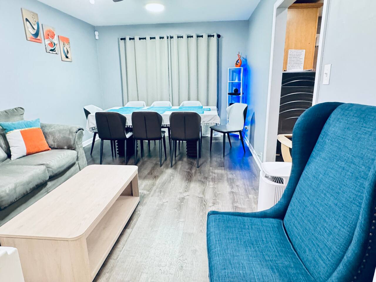 Luxury 4 Bed 2.5 Bath near Chicago O'Hare Airport