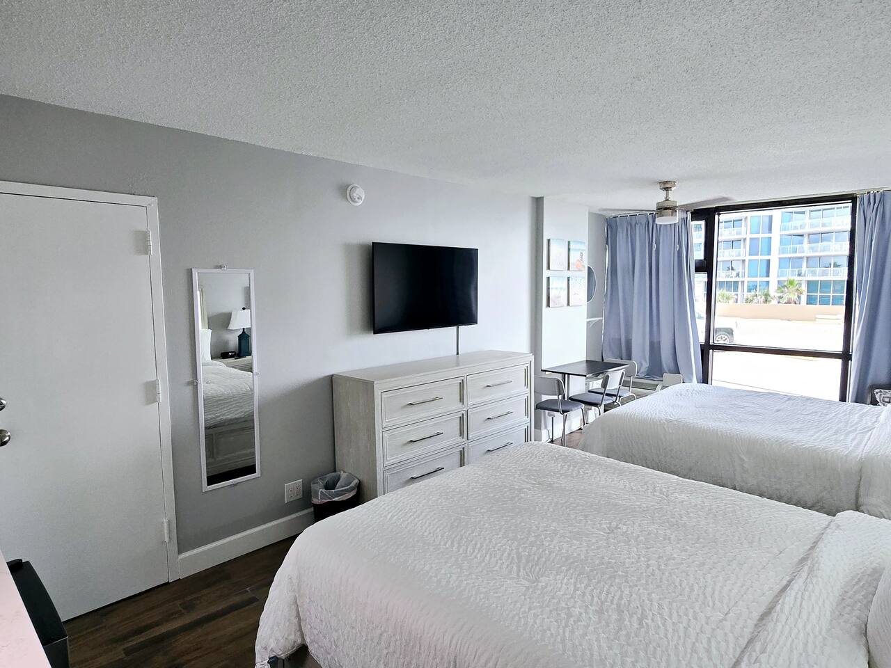 New updated Daytona Oceanview w/kitchenette, pool