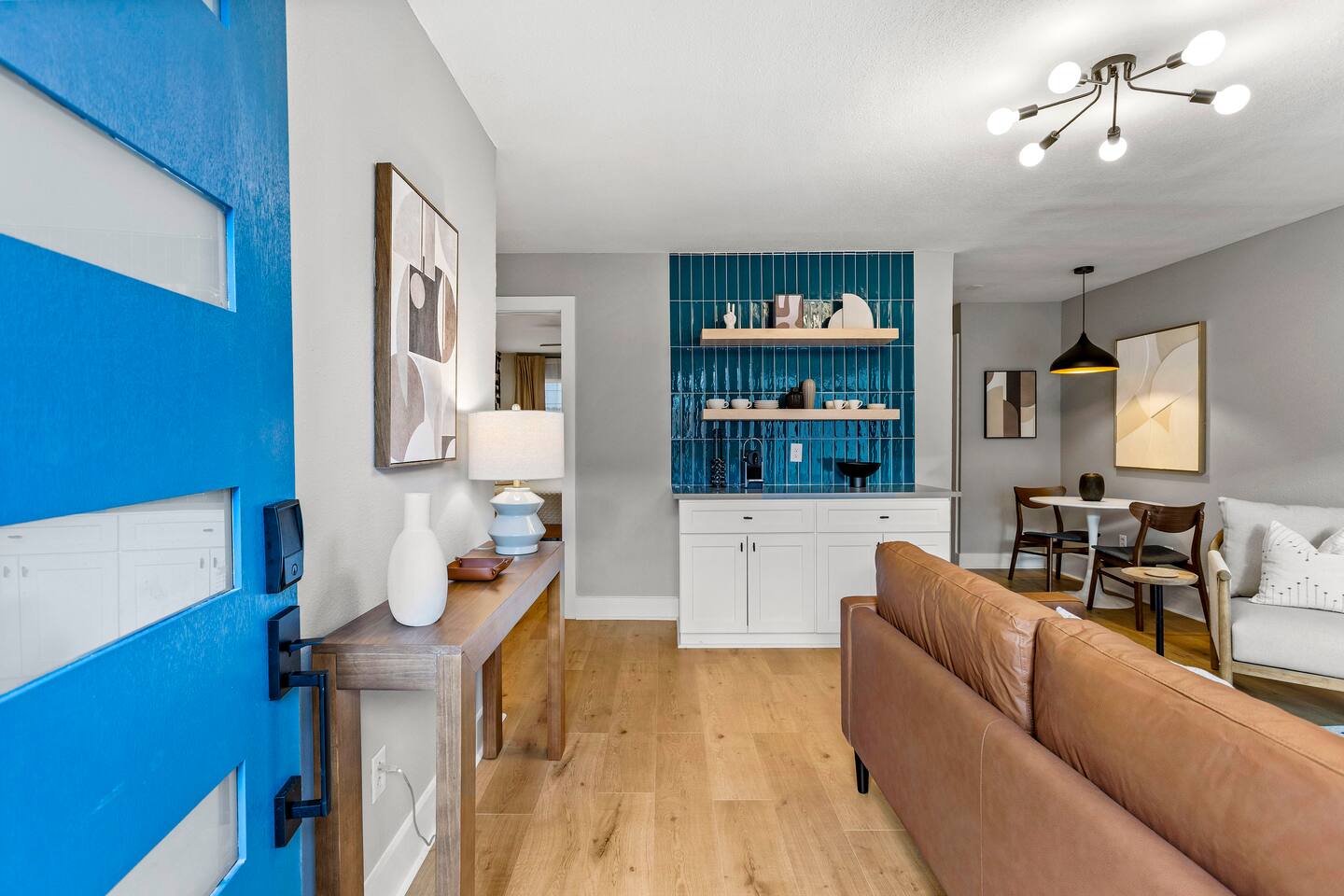 Heights/Luxury / KingBed / Nespresso / WalktoTrail