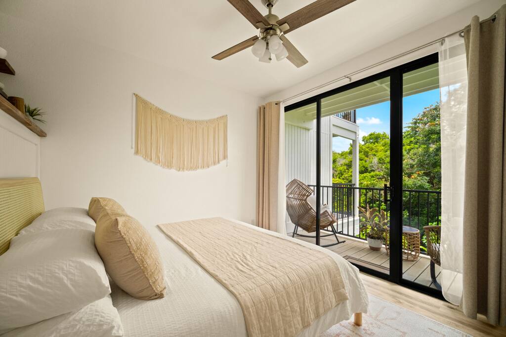 The BEST Walkable Hideaways Spot• AC + Kitchenette