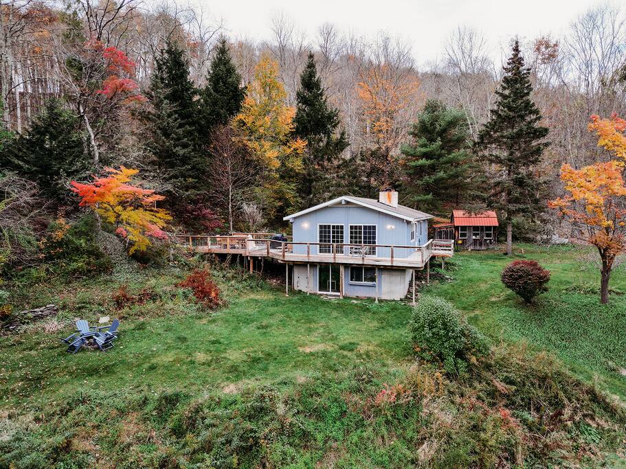 Secluded Yet 7min to Town, Private Creek