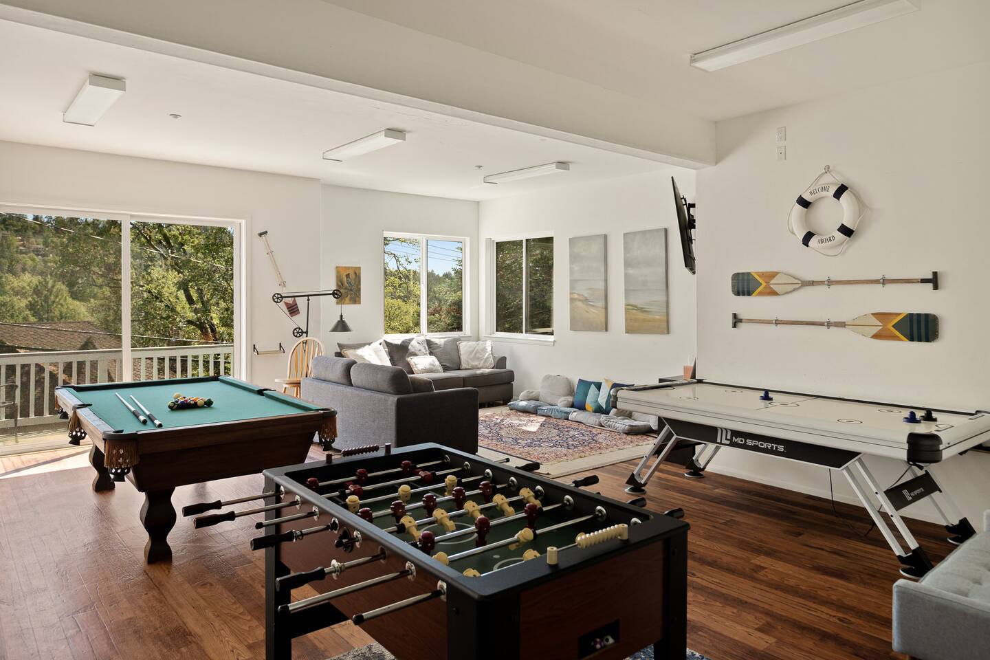 Huge Lakehouse | AC | Lake Views | Chefs Kitchen