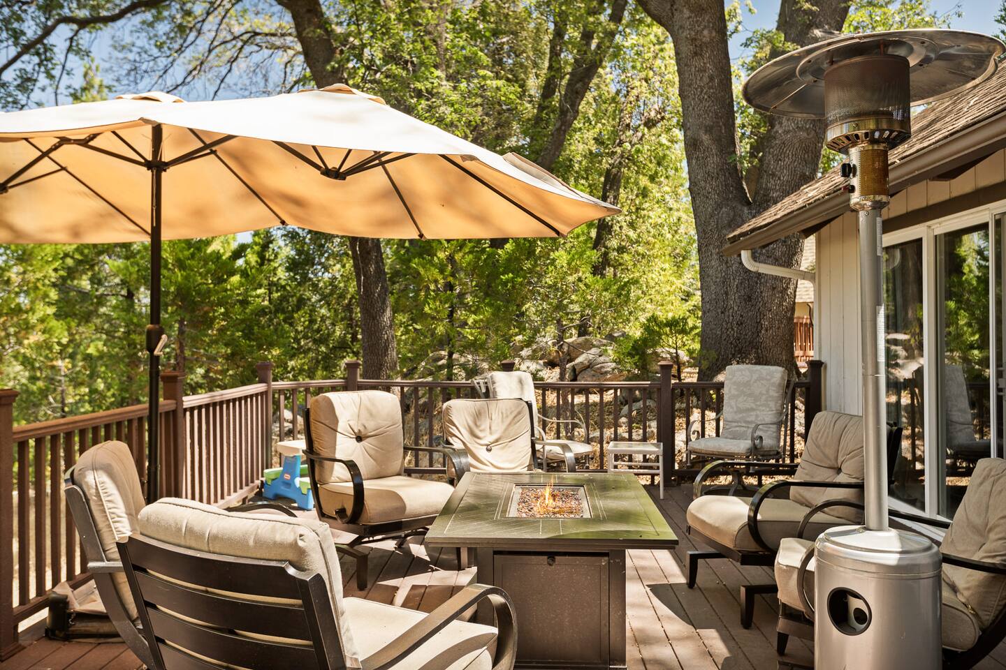 Winter Cabin | Deck + Fireplace | Games & More