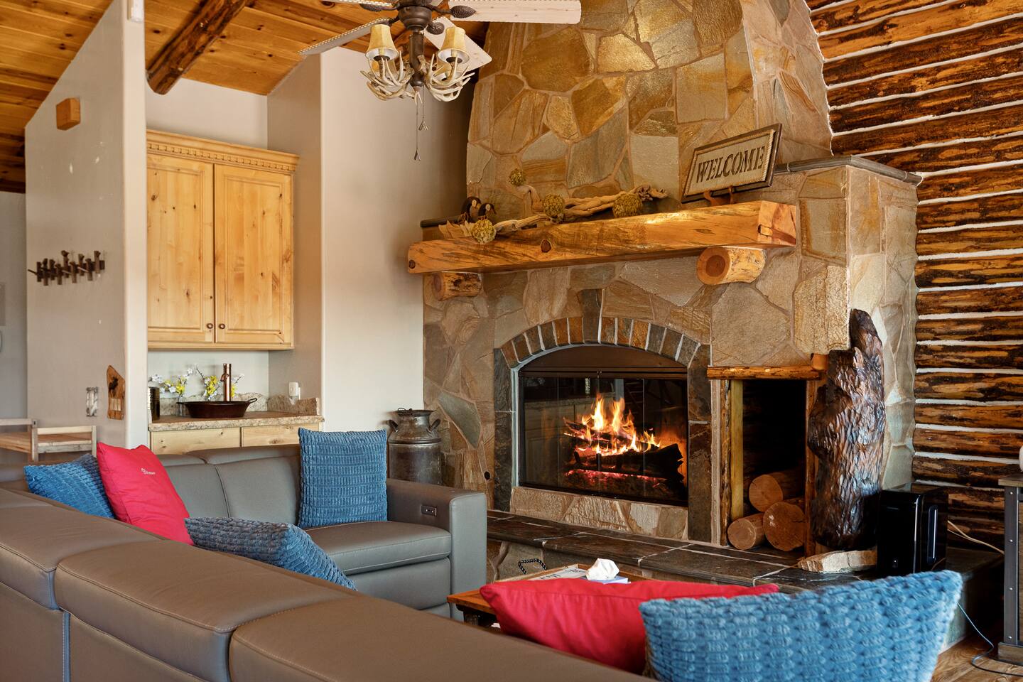 Luxury Lodge w/ AC | Lake Views | 2 Suite | Arcade