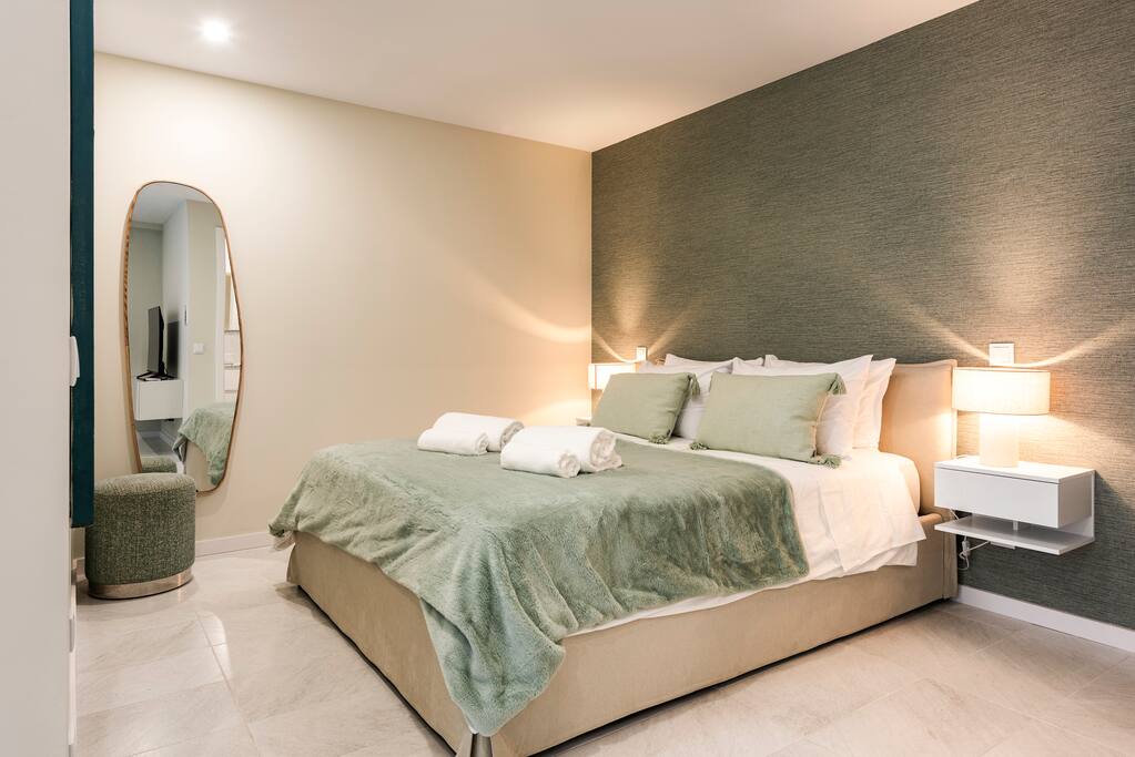 Cozy Studio | 3' Faro Airport | AC WiFi & King Bed