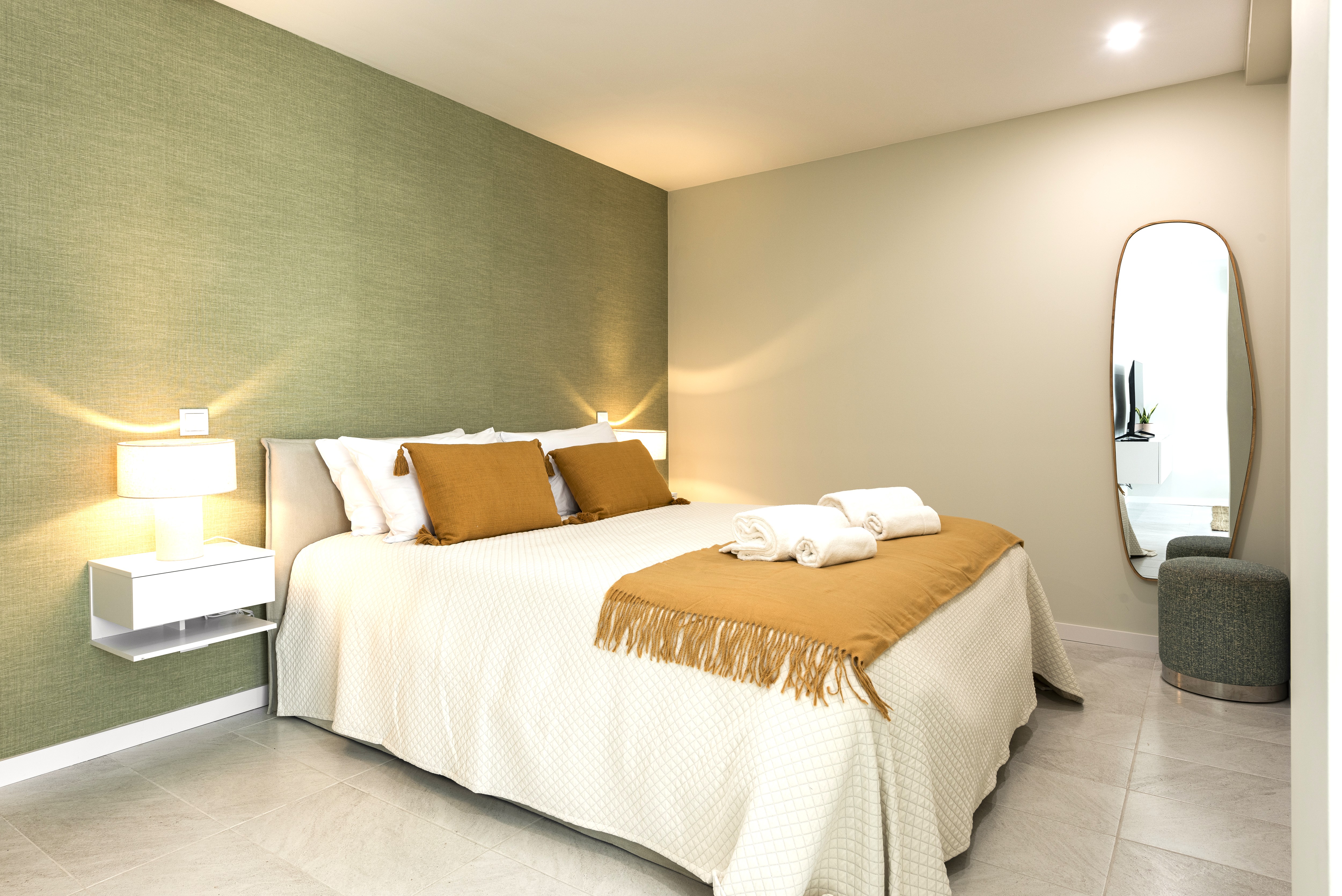 Studio 2 | King Bed | Self Check-in | Villa 41 Faro Airport