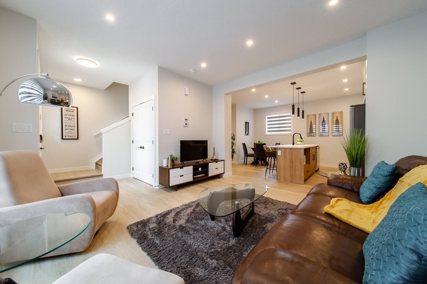 ~CozySpacious3bedroomRetreat~FREEparking•2.5bath