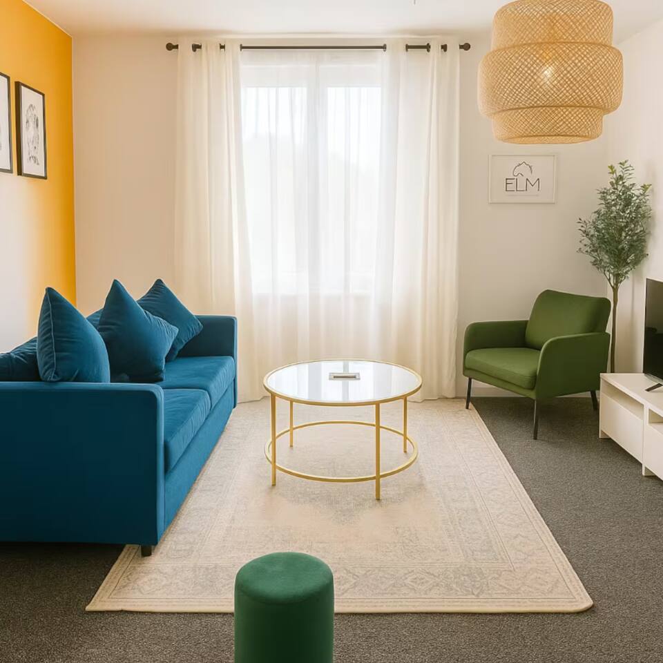 Private 2 Bedroom Flat with Free Parking