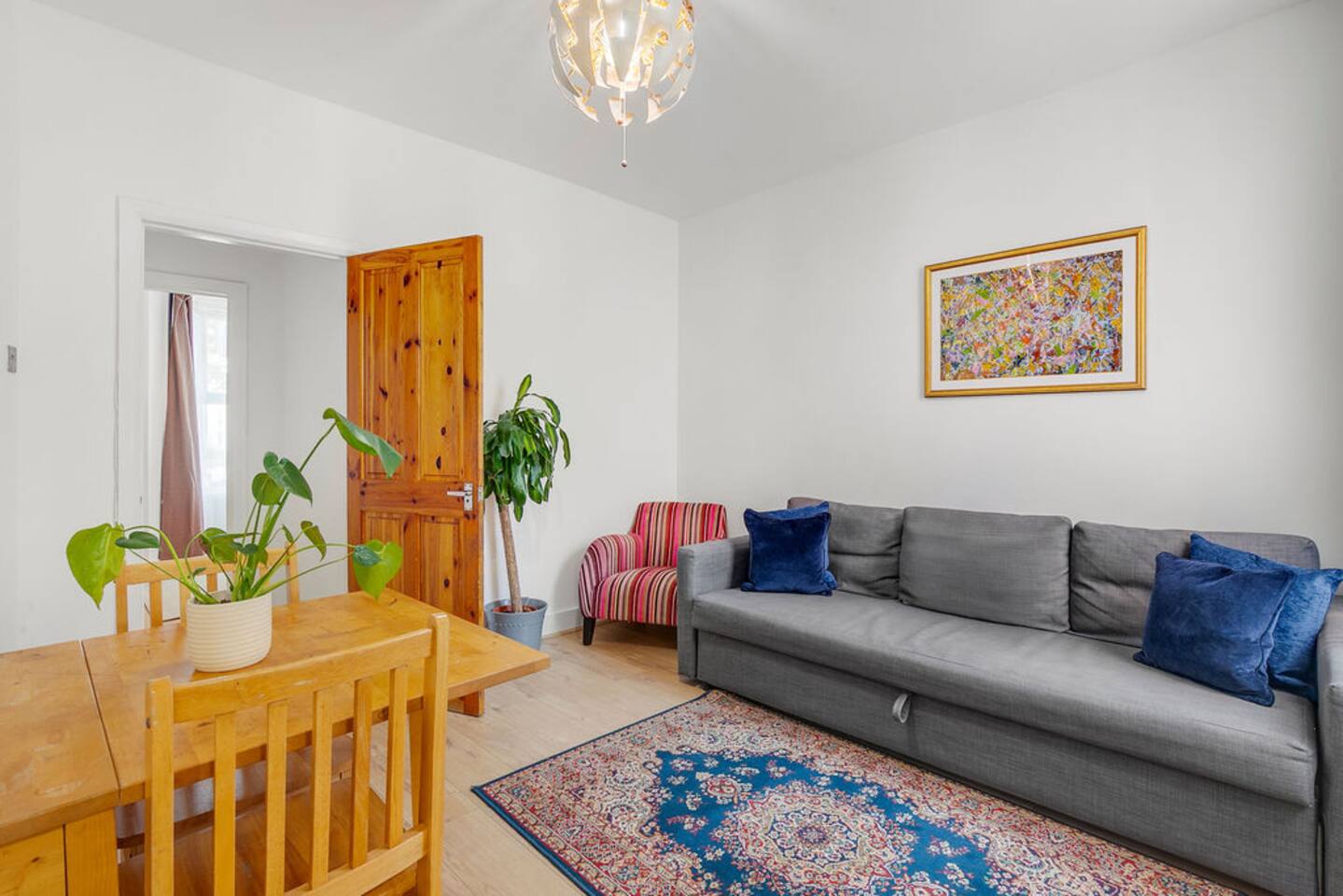 3 min from tube station& parking