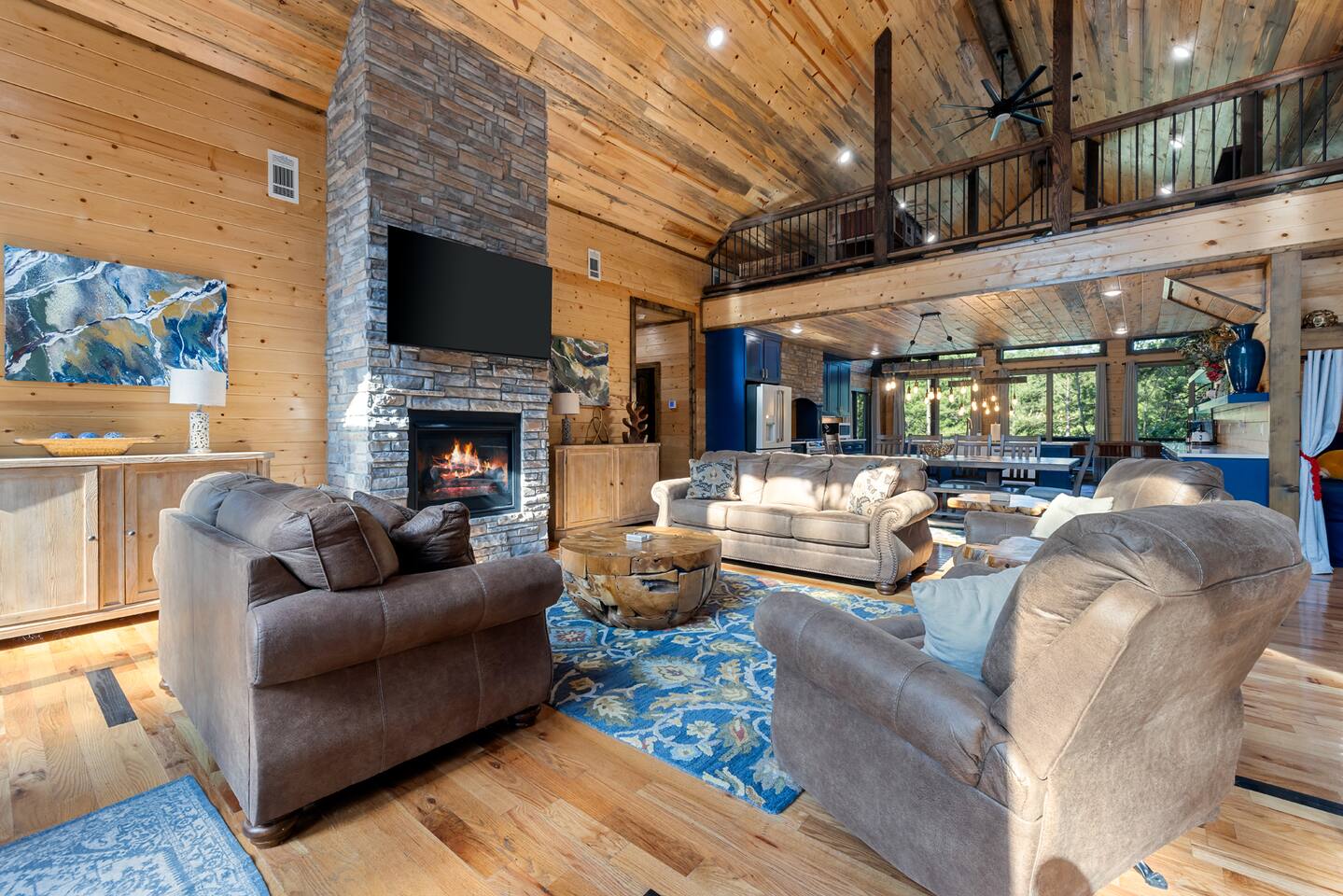 Cozy Luxe Cabin Hot Tub+Firepit