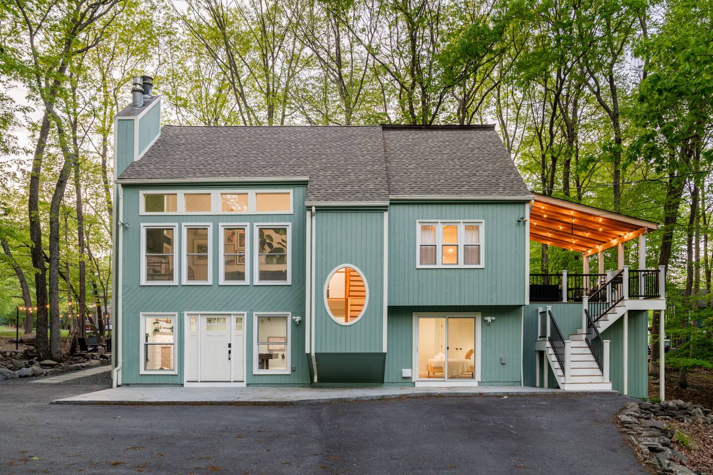 Luxe Winter Escape | HotTub, Game Room & Fireside Nights