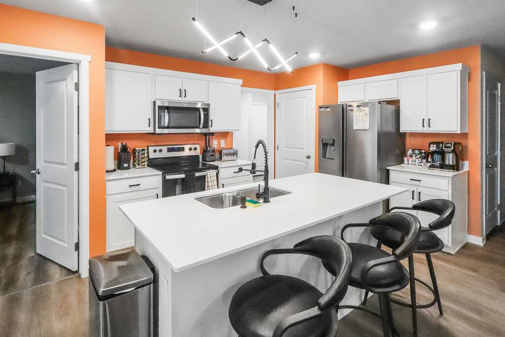 Tiburon Ranch | 5 Bedroom | 3 Bath | 2 GB Internet