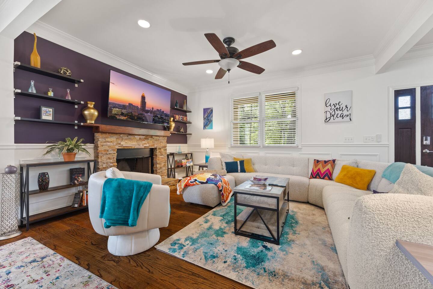 Charming Boho Getaway -Near Downtown- Sleeps 6-10