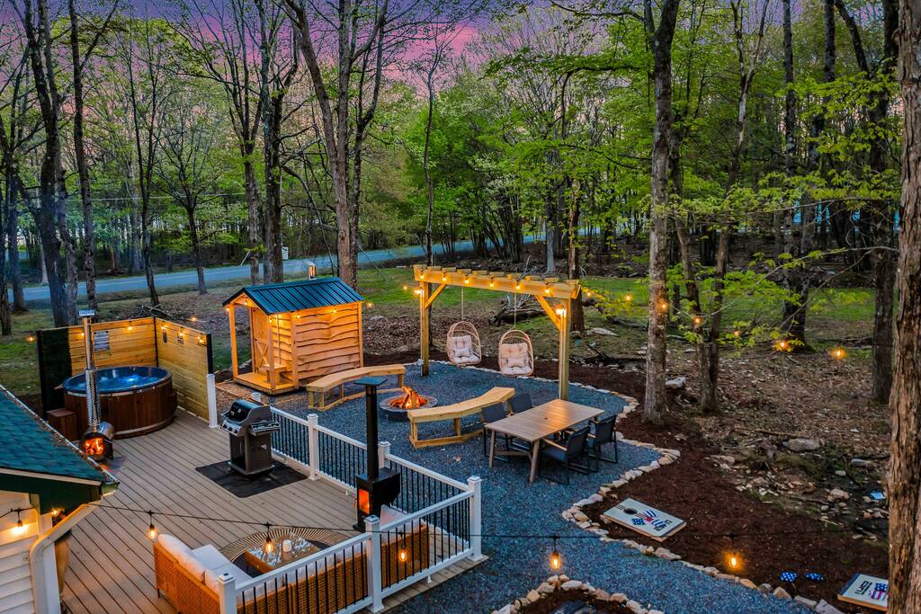 White Cabin by Lake w/Hot Tub Sauna & Game Room