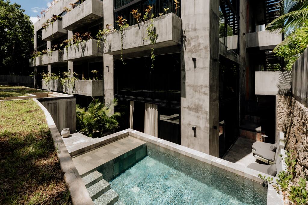 Barneys NY | Orange Residence - pool - Concierge