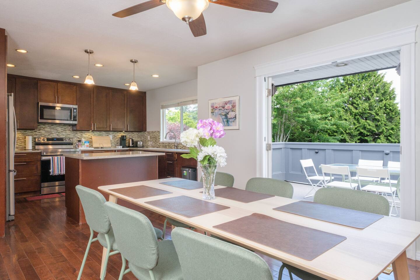 Surrey Family Home w/ Patio & Garden – 3BR 2BA