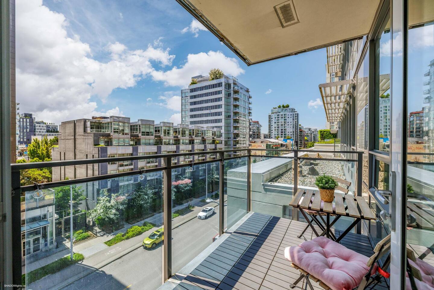 Stylish Condo Steps to Seawall | Free Parking+AC