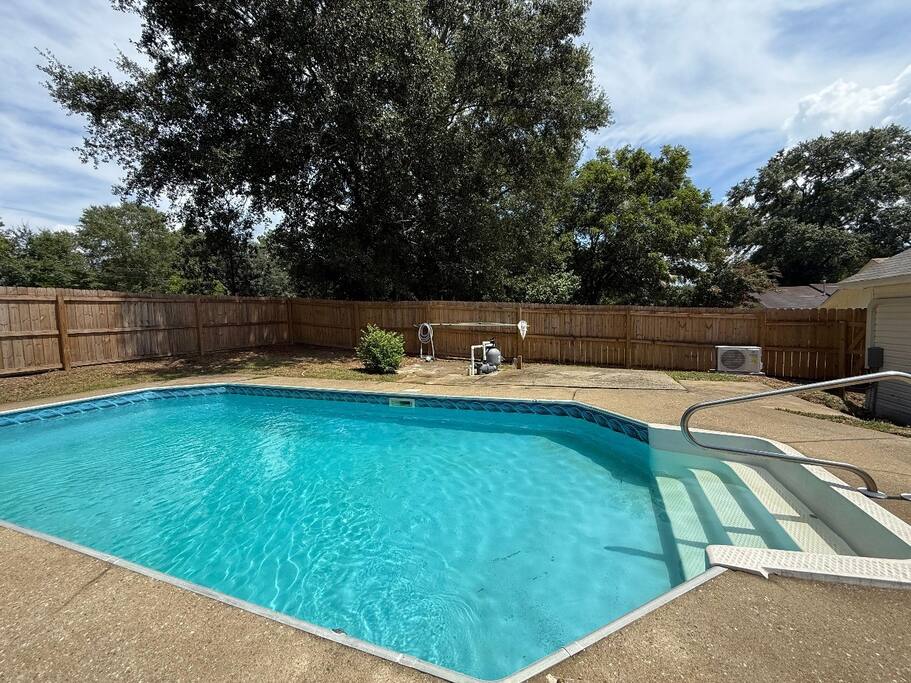 10% military disc. Relaxing 4BR w/ Pool & Games