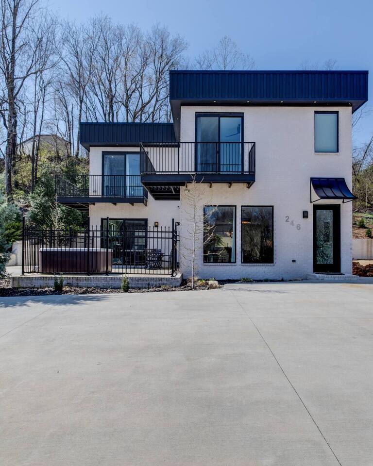 Olive branch villa. Luxury accommodations downtown