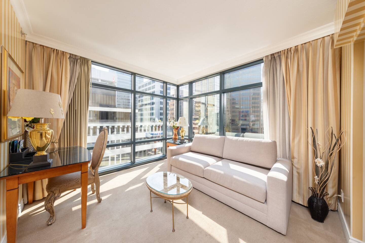 Luxury King Suite at Le Soleil Vancouver Sleeps 4