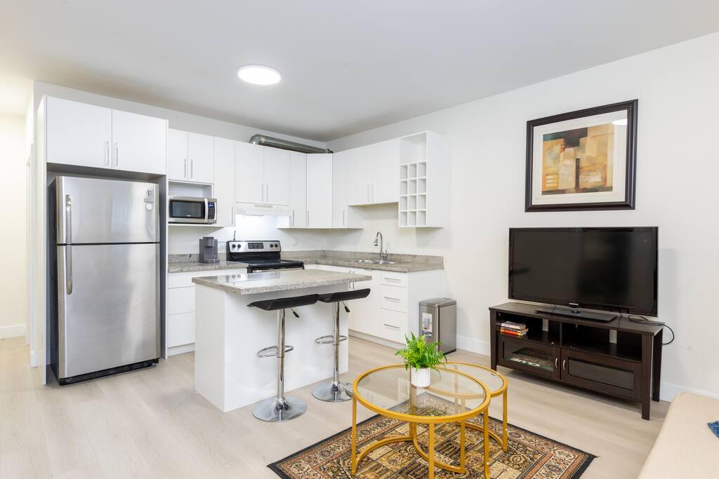 New Luxury 2 bedroom Suite Surrey/Langley