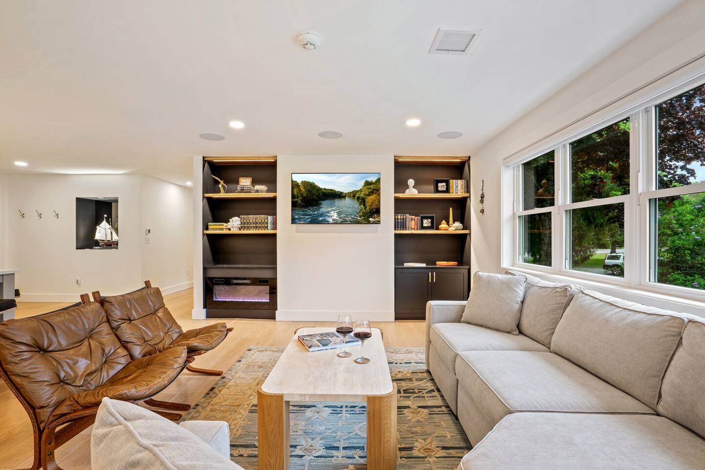 Minutes to Beaches | Fenced Yard | Chefs Kitchen