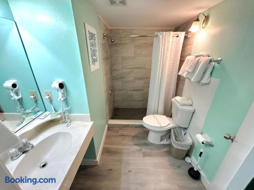 Adjoining studios w/kitchenettes, oceanview, pool