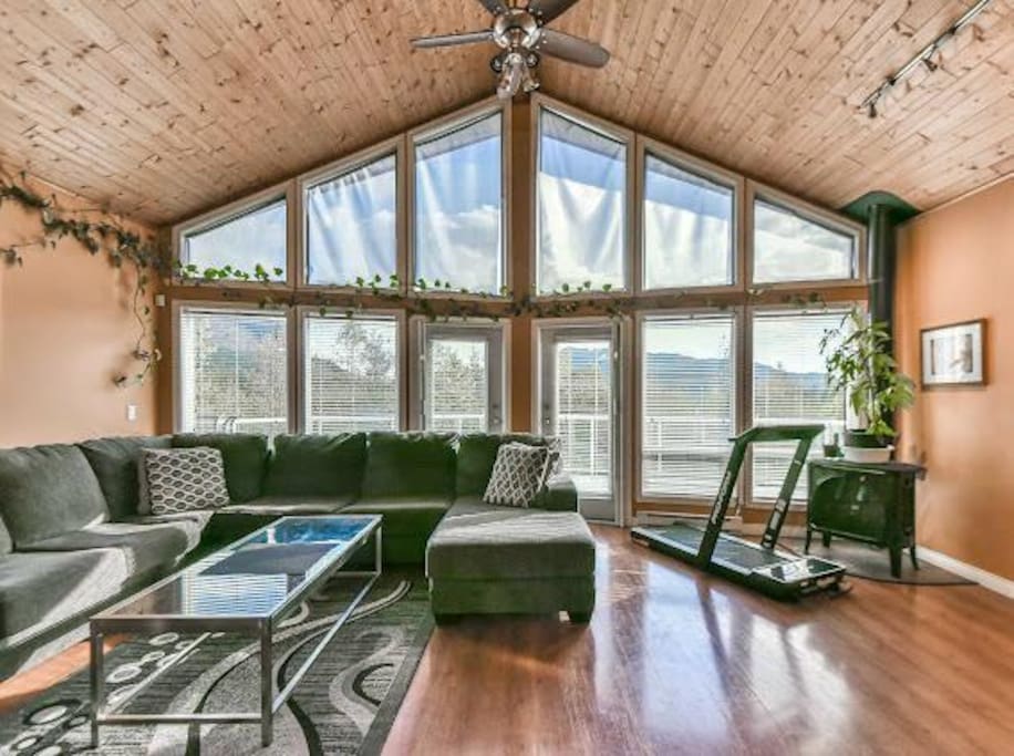 Deluxe Diamond Mountain Estate Getaway