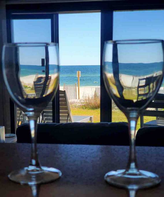 Salty Feet Retreat (Ocean Breeze East - 3 BR)