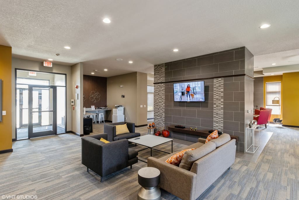 1-Bed/1-Bath near Jordan Creek!