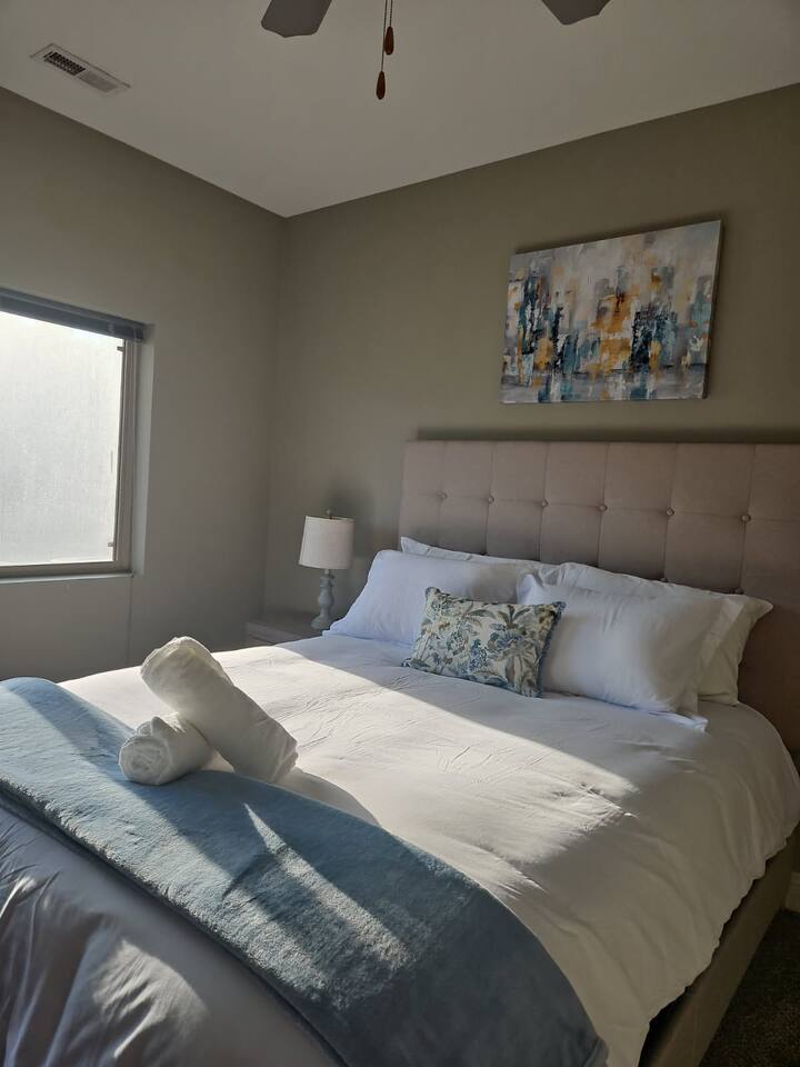 1-bed by Jordan Creek & Top Golf