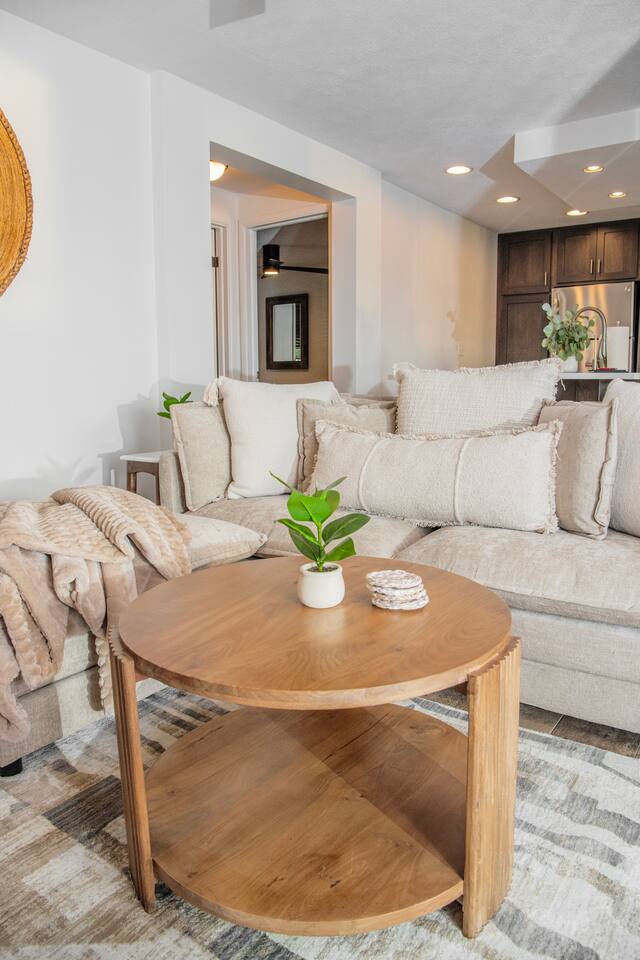 Lakefront Escape on Table Rock | Indian Point