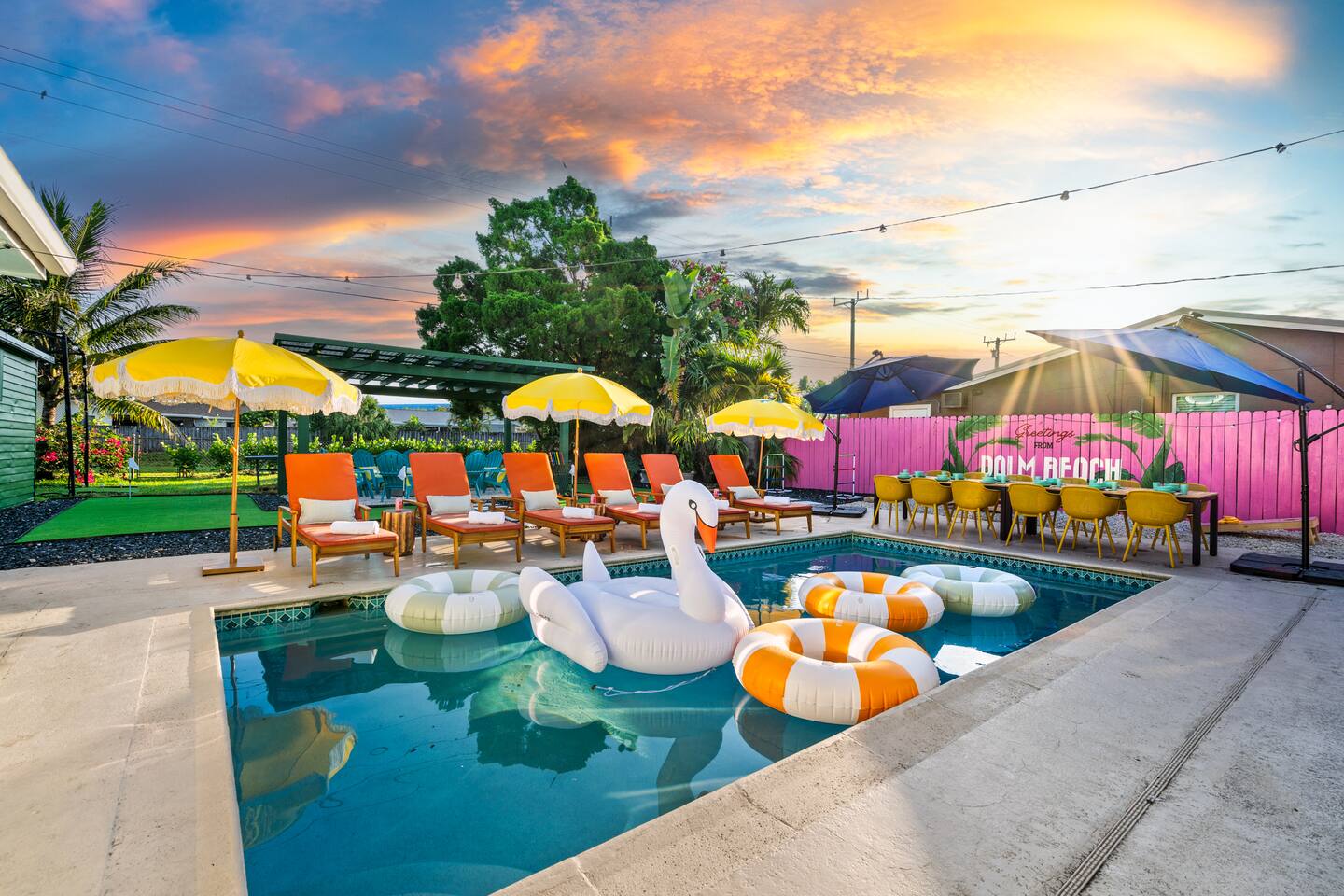 Poolside Oasis | FirePit, MiniGolf, Arcade, Games!