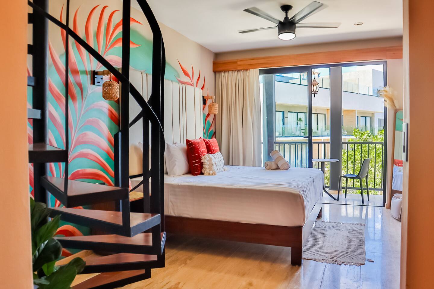 Tuk | 2 Floor PH Studio w Private Pool in Centro