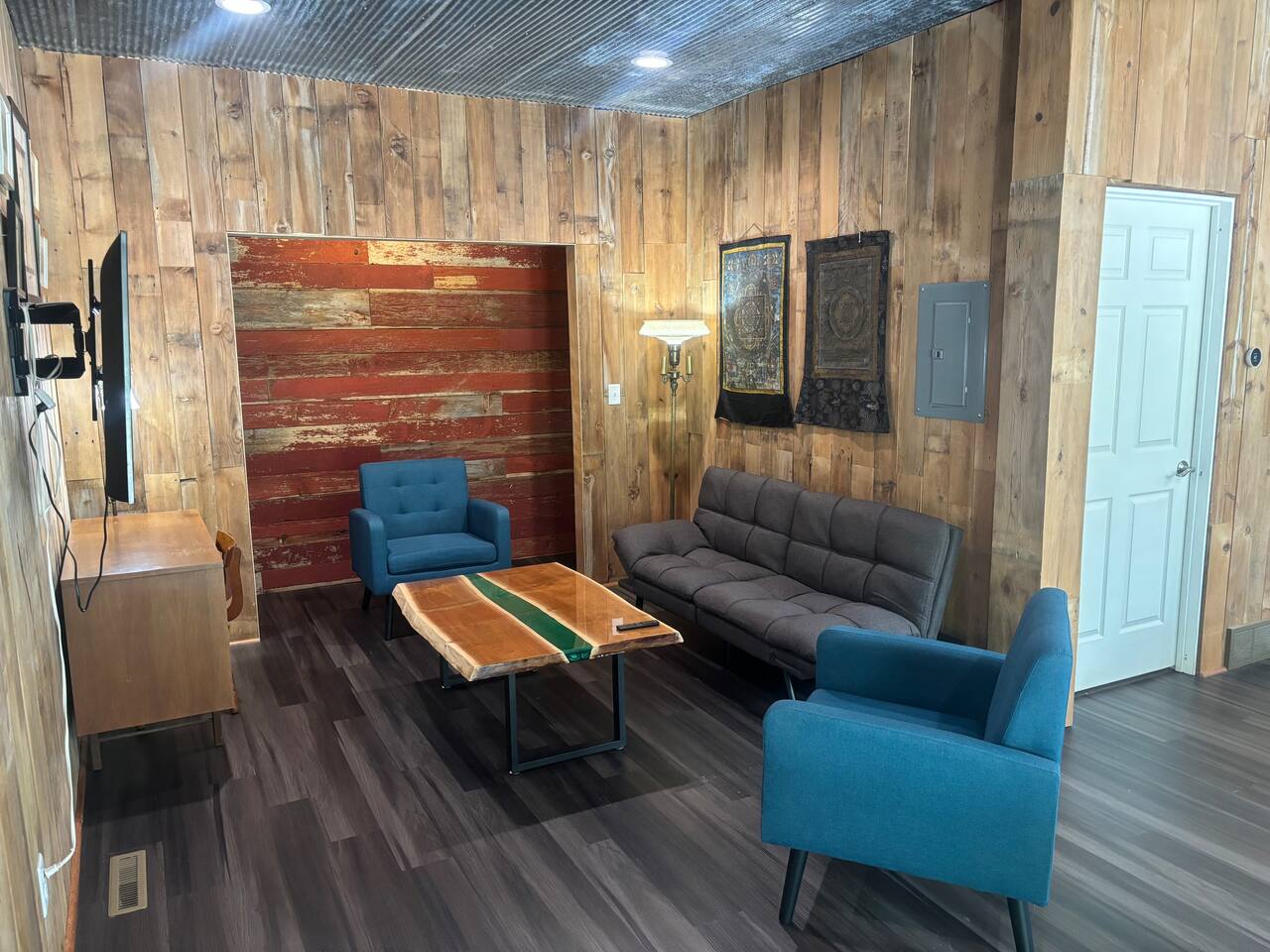 1st Fl 2BR Downtown + 2 Pkg