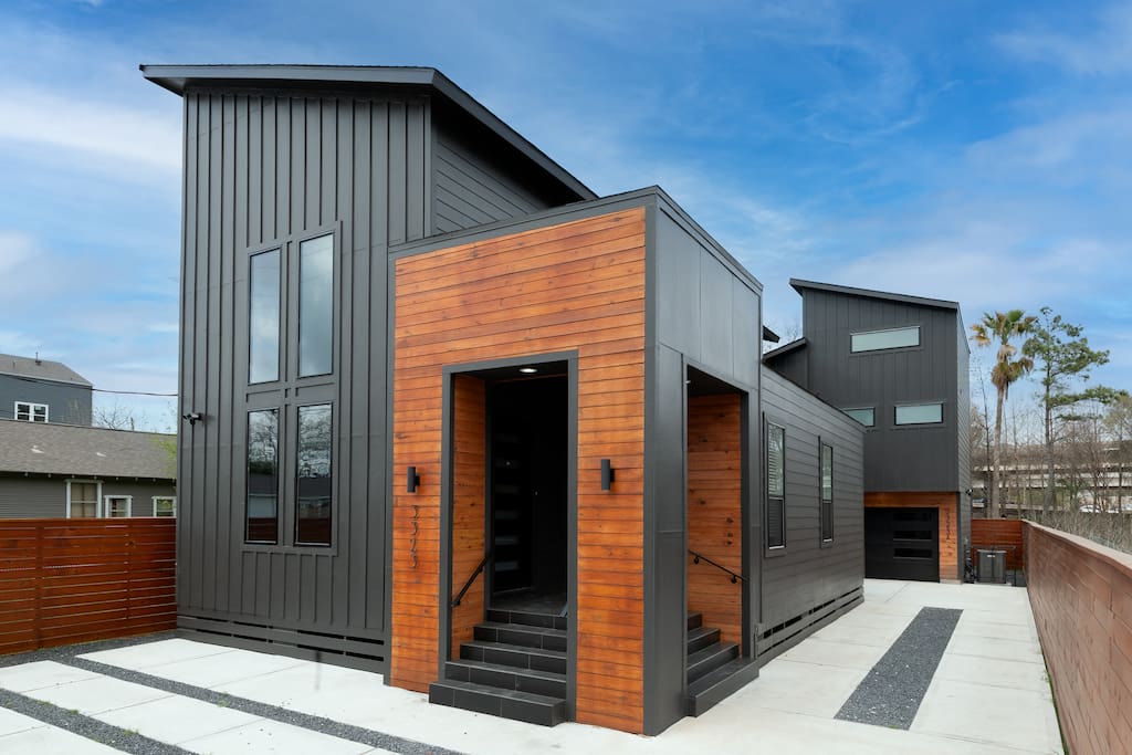 Spacious, Luxury, Downtown attractions, Work/play