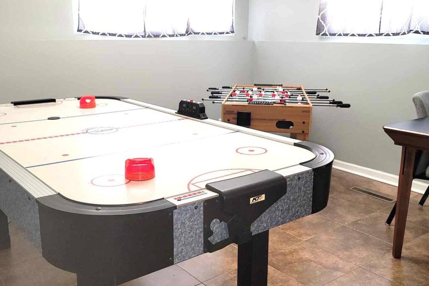 House 3BR 1.5 BATH/Sleeps8/ GameRm/DogFrdly/BBQ