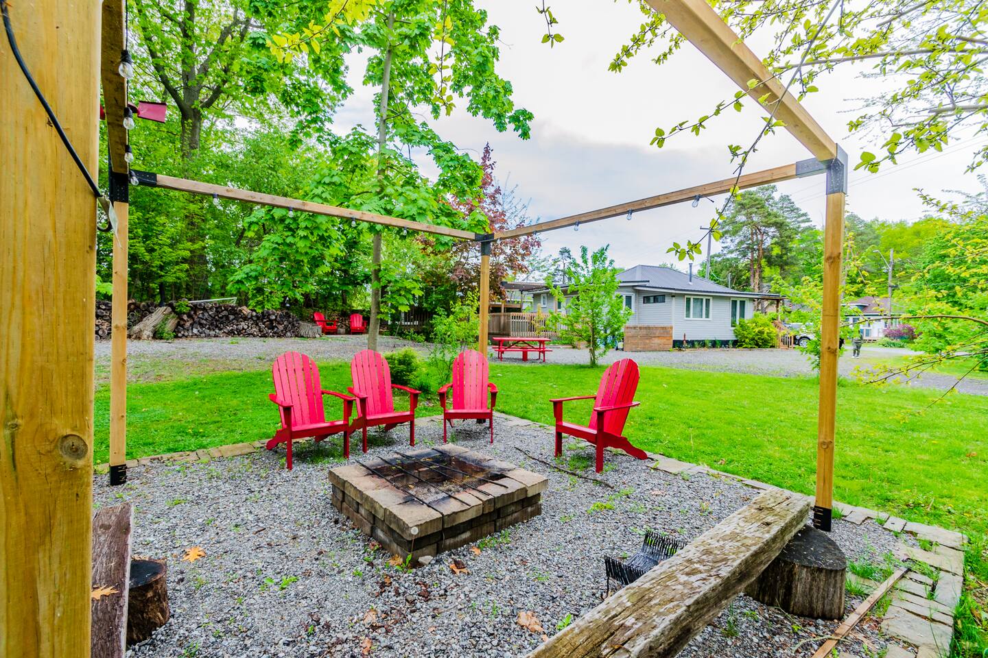 Cozy Private Beach Side 3 Bedroom Cottage