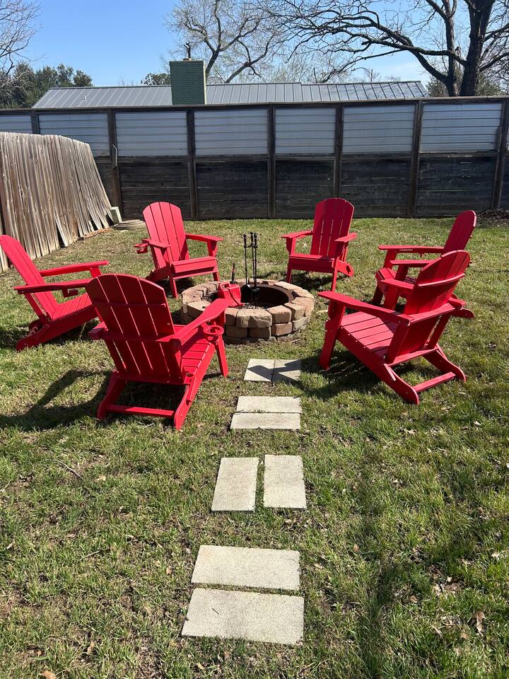 Cozy, Comfortable Beds, Great Location!